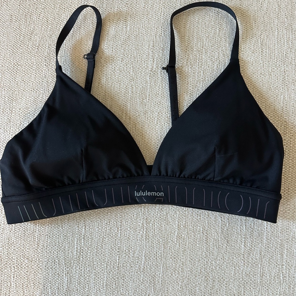 License to Train Triangle Bra Light Support, A/B Cup *Logo